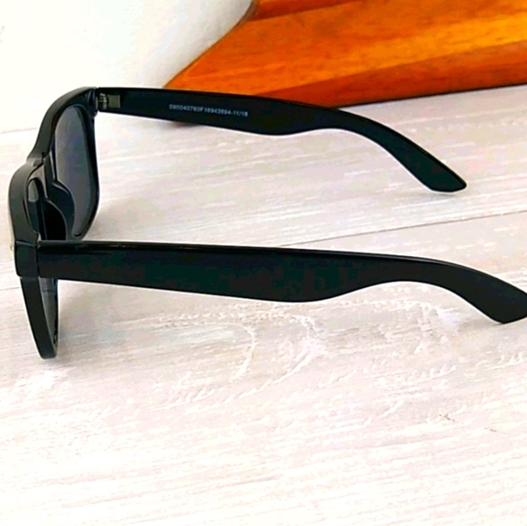 Black Wayfarer 100% UV Protection Sunglasses - Picture 5 of 12